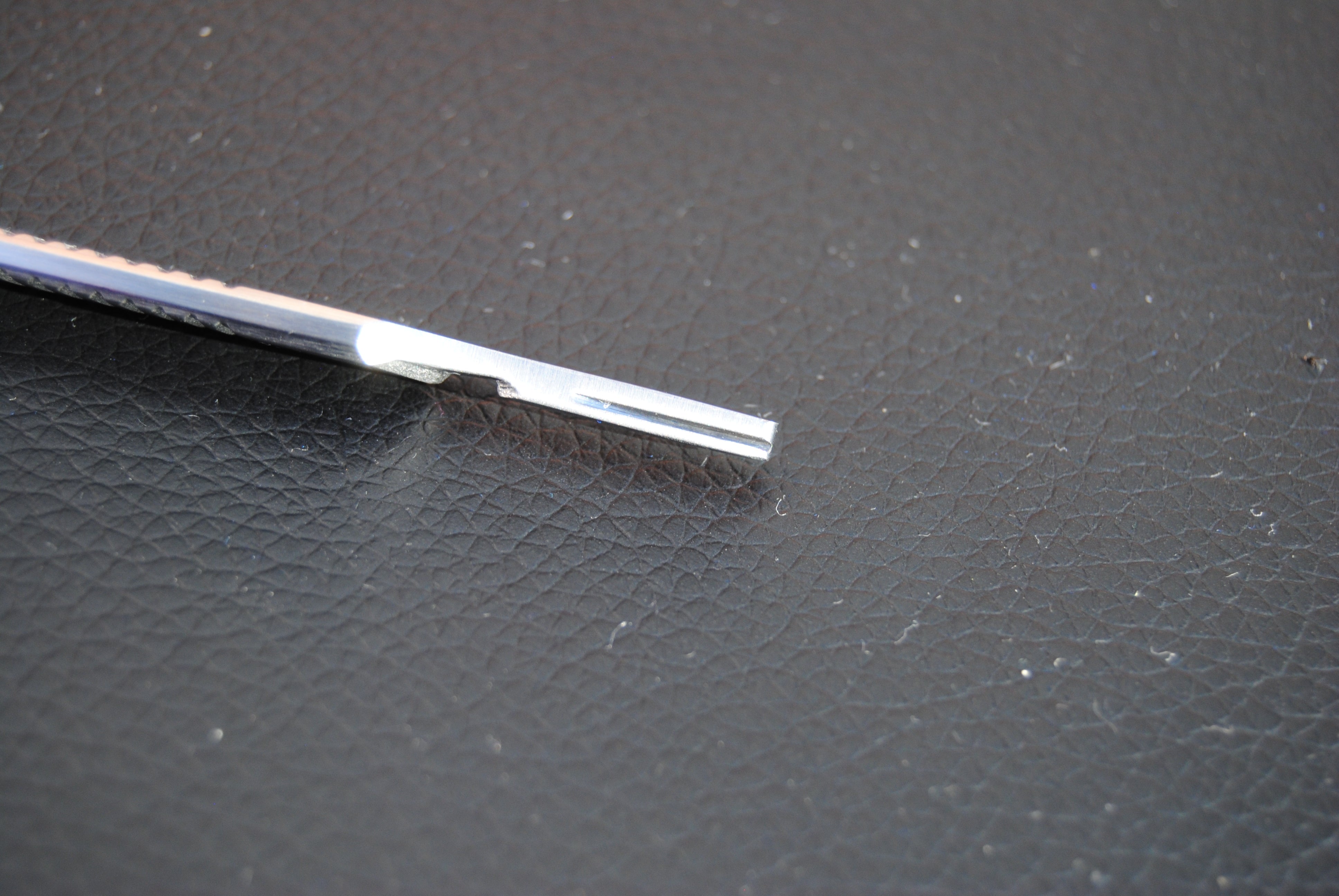 Scalpel blade holder